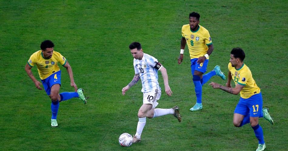 El contundente mensaje de Messi a Raphinha tras la goleada de Argentina a Brasil- Siempre hablando con fuacutetbol