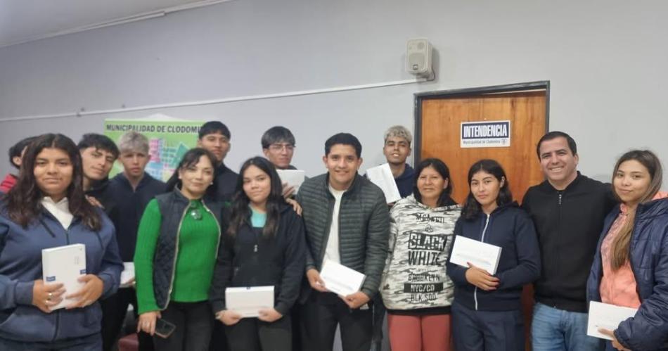 Entregaron tablets en el colegio Antonino Taboada de Clodomira
