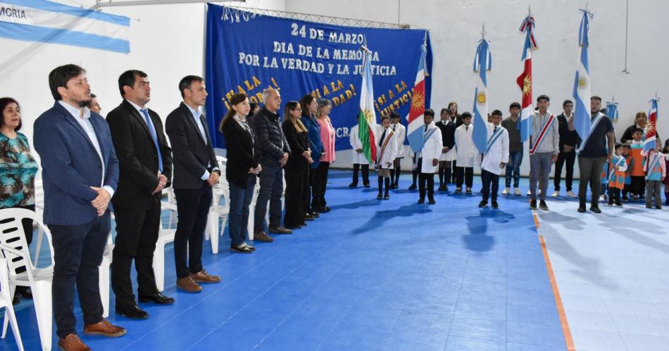 Fernaacutendez conmemoroacute el Diacutea de la Memoria con un emotivo acto