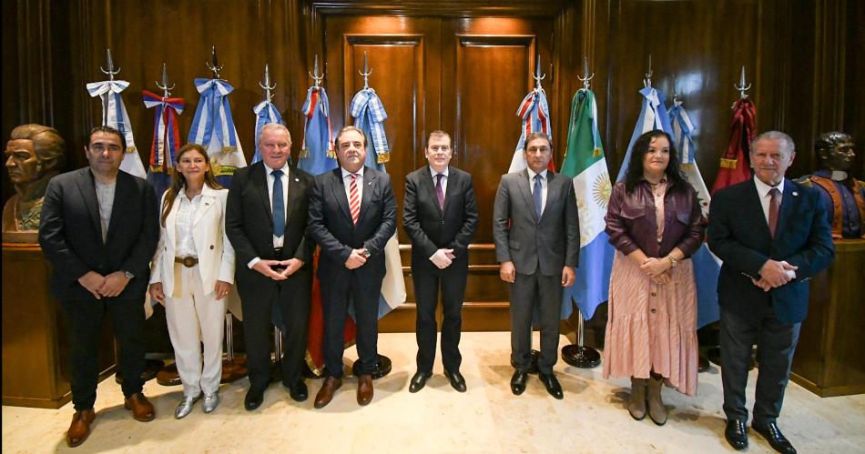 AUTORIDADES Zamora recibió en Casa de Gobierno la visita protocolar de vicegobernadores y legisladores