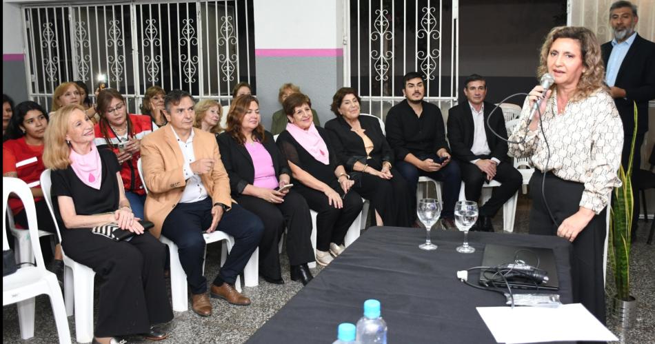 PARTICIPACIÓN Norma Fuentes habló durante el acto de aniversario de la Fundación Mujer