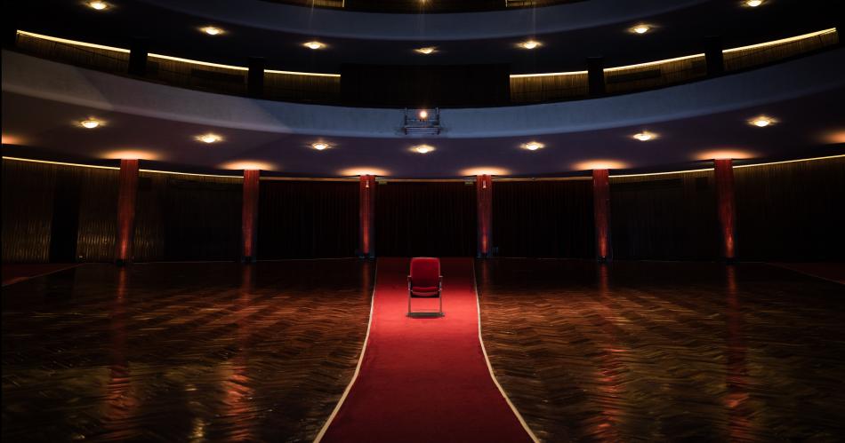 HISTÓRICO La tradicional sala porteña renovó sus butacas y figuras religiosas de Santiago llevarn su nombre