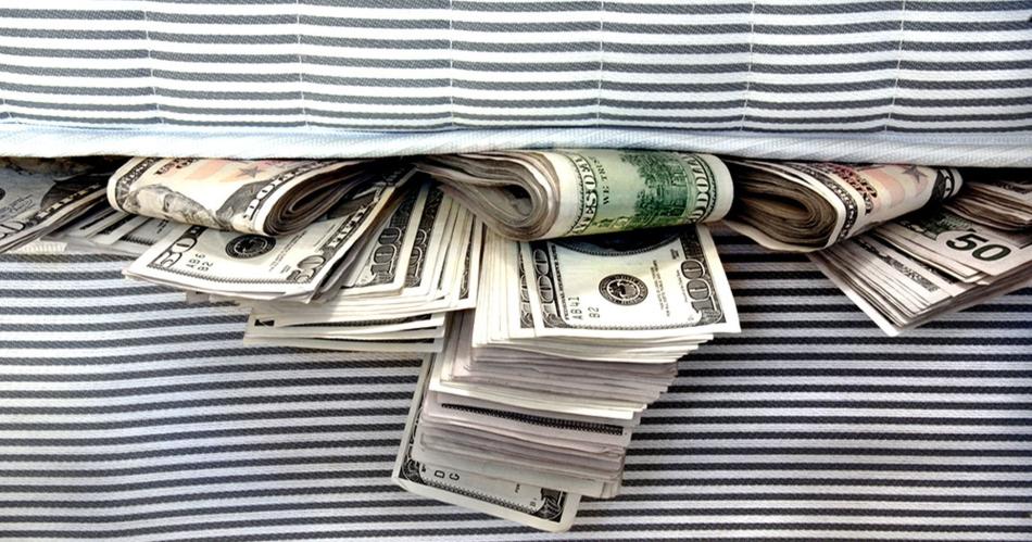 iquestCuaacutentos doacutelares guardan bajo el colchoacuten los argentinos La cifra que reveloacute INDEC