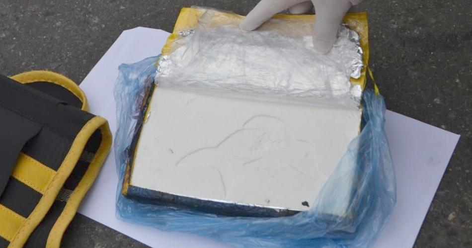 Gendarmes detienen a dos conductores que llevaban maacutes de dos kilos de cocaiacutena