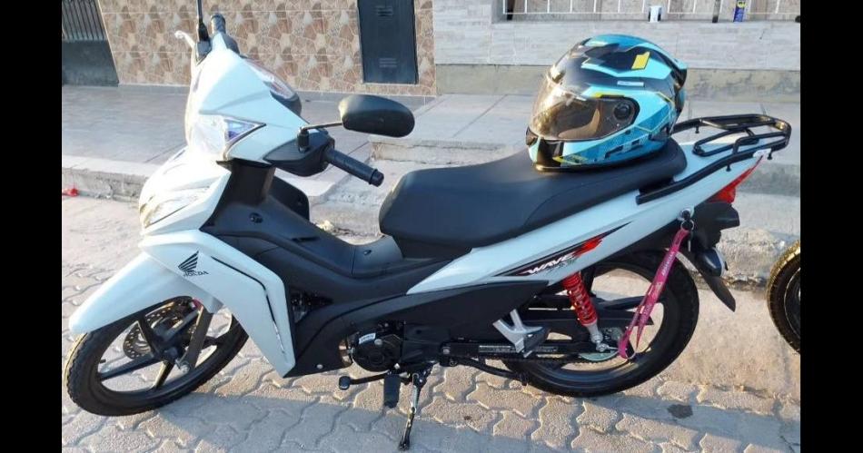 La moto robada (Foto- Facebook)