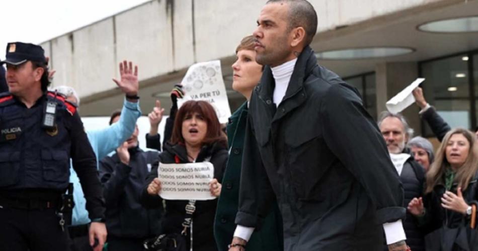 Tras 14 meses de prisioacuten por abuso sexual este viernes fue absuelto Dani Alves