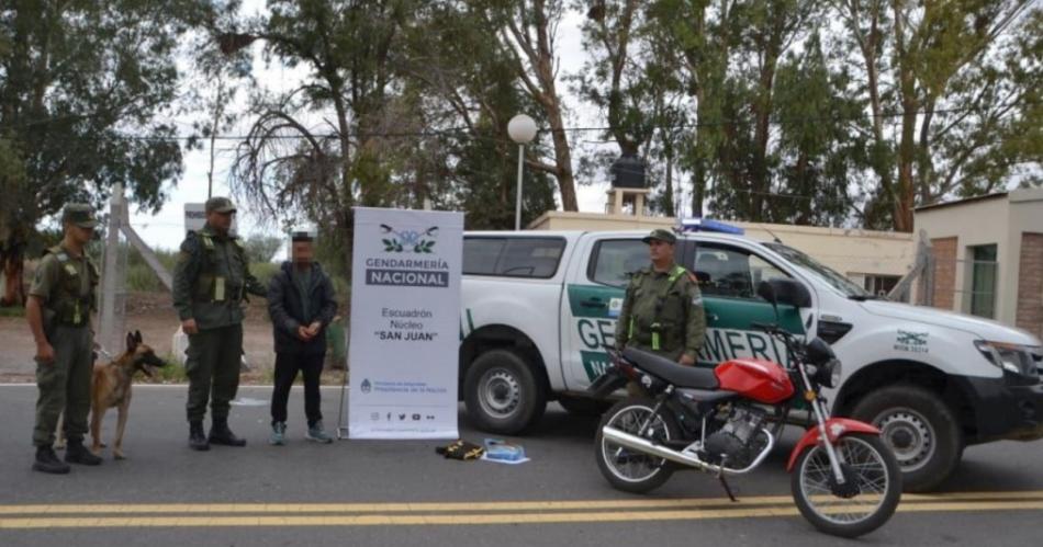 Gendarmes detienen a dos conductores que llevaban maacutes de dos kilos de cocaiacutena