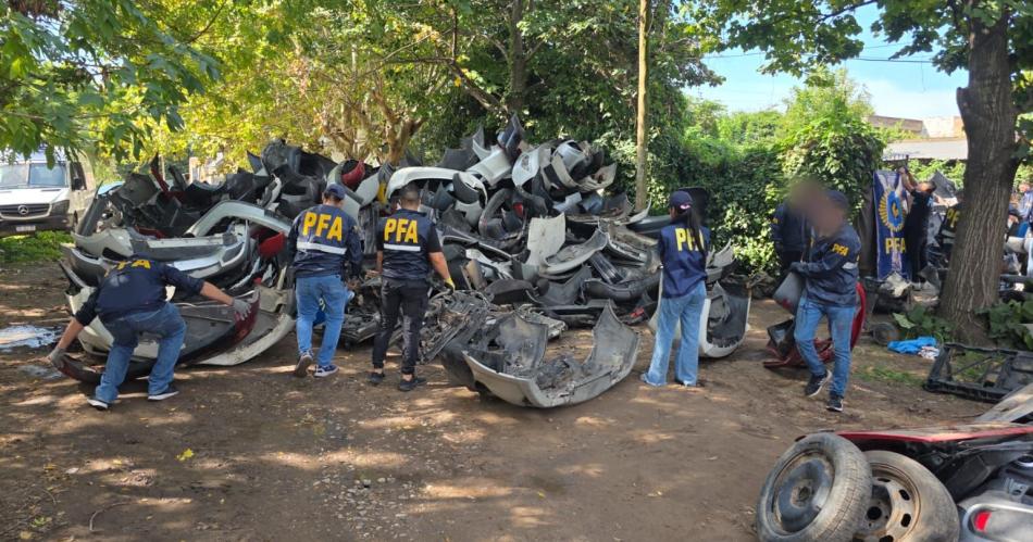 Foto- Relaciones Policiales  Desmantelan dos puntos de venta de autopartes robadas tras el operativo Game Over