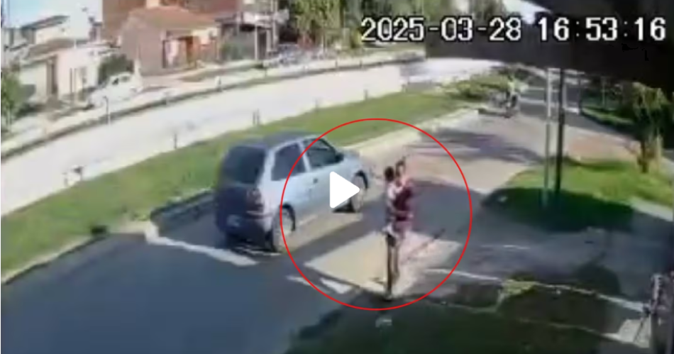 Así fueron los segundos previos a que una beba muera atropellada por ladrones en fuga (Foto- Captura de video)