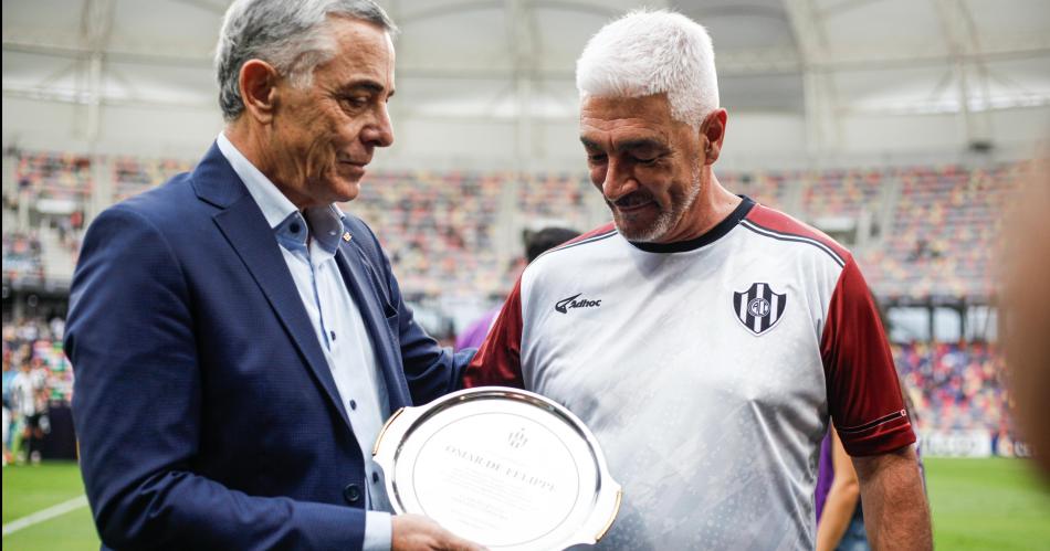 Omar De Felippe fue reconocido a casi 43 años de la gesta de Malvinas (Foto- El Liberal)