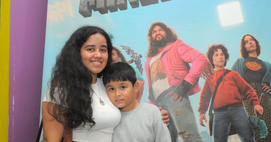 MUCHOS SANTIAGUENtildeOS ELIGEN DISFRUTAR DE NOCHES DE CINE EN OTONtildeO