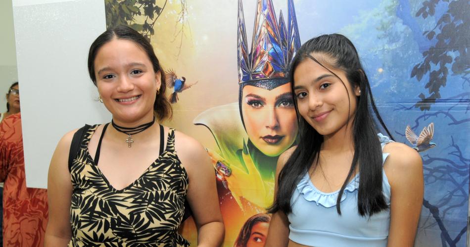 MUCHOS SANTIAGUENtildeOS ELIGEN DISFRUTAR DE NOCHES DE CINE EN OTONtildeO