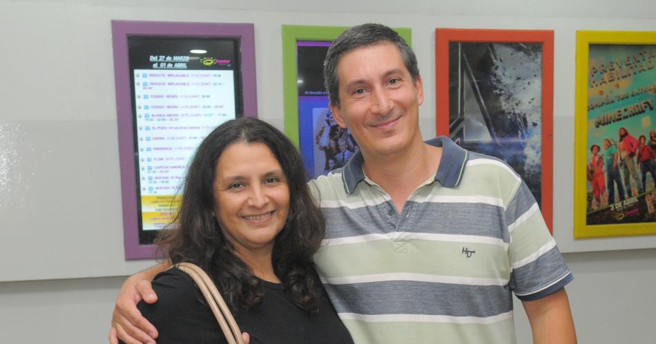 MUCHOS SANTIAGUENtildeOS ELIGEN DISFRUTAR DE NOCHES DE CINE EN OTONtildeO