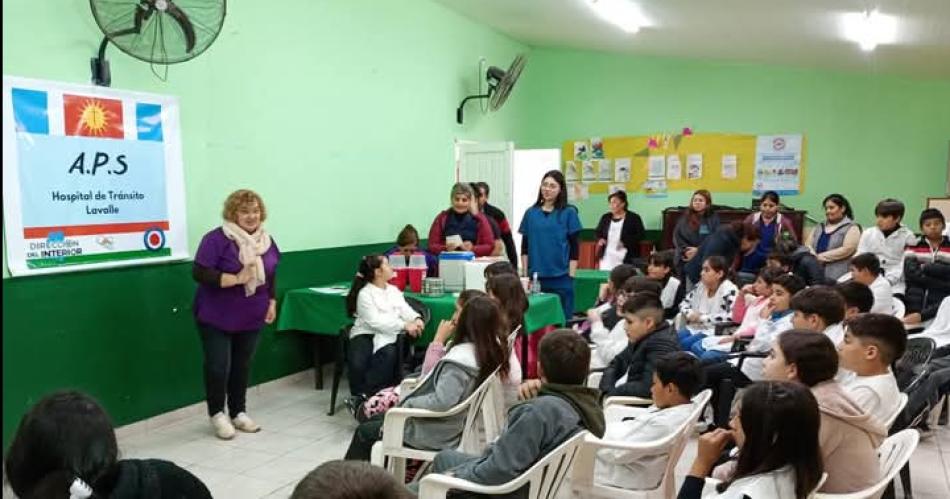 Charla y vacunación en la escuela Juan Lavalle- Prevención del C�ncer de Cuello Uterino