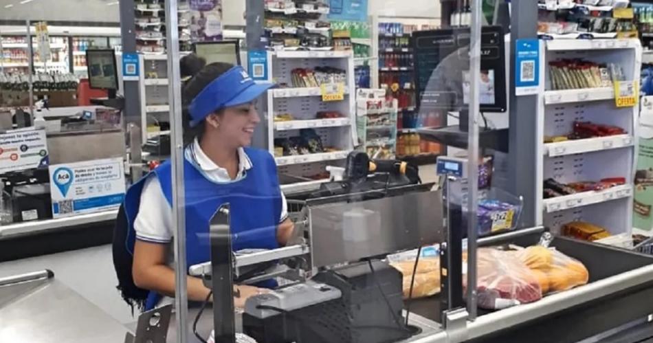 Los empleados de comercio acordaron actualizacioacuten salarial el 51-en-porciento-