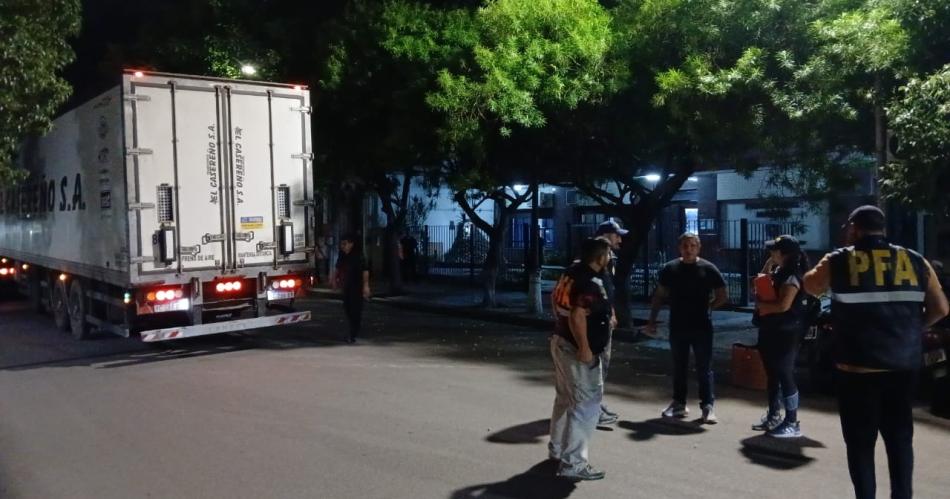 VIDEO Secuestran un camioacuten bananero con 100 kilos de cocaiacutena en Santiago