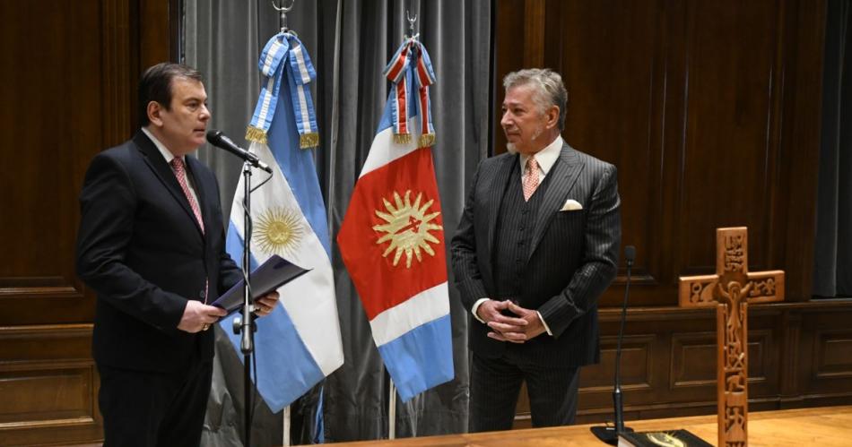 El gobernador Zamora tomoacute juramento a Rauacutel Abate como fiscal de Estado por un nuevo periacuteodo