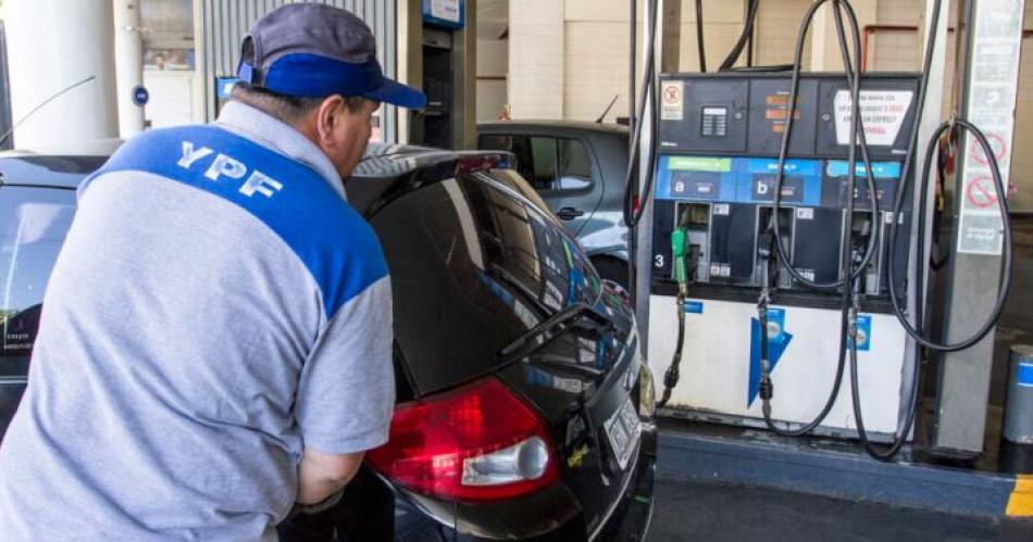 Suben los precios de la nafta y el gasoil- iquestQueacute ajustes entran en vigencia a partir de la medianoche