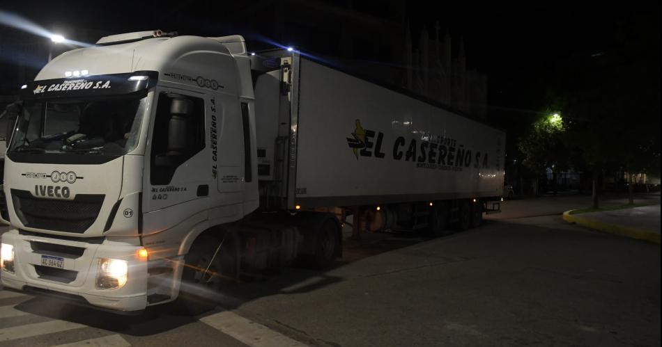 VIDEO Secuestran un camioacuten bananero con 100 kilos de cocaiacutena en Santiago