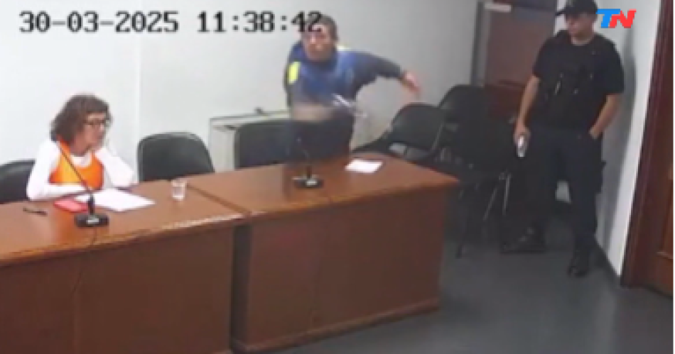 Un preso agredió a un juez en plena audiencia en los Tribunales de Cipolletti (Foto- Captura de video)