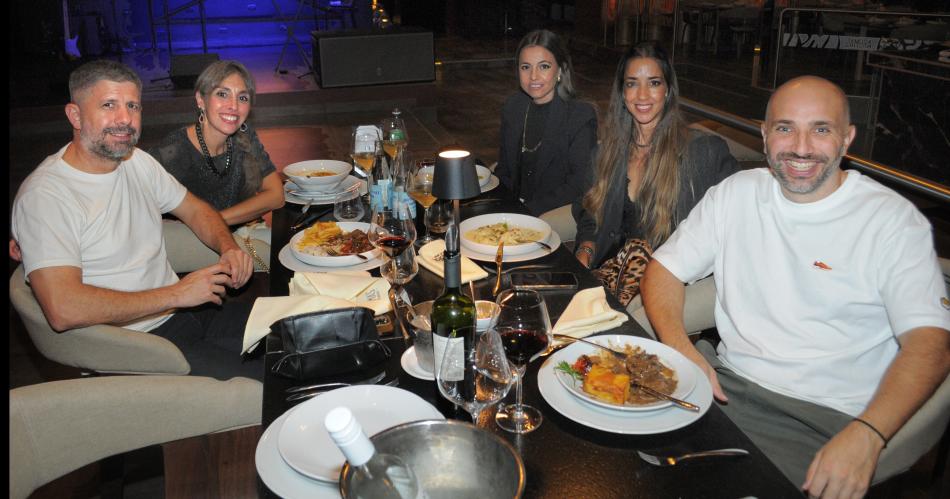 EY LLEVOacute A FITO PAacuteEZ A ZAMBRA