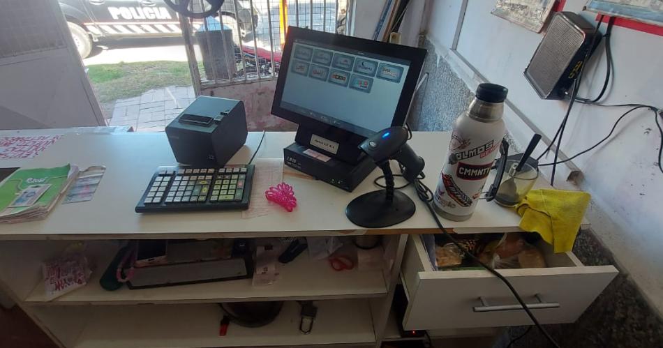 B 8 DE ABRIL El comercio est ubicado sobre calle Francisco Viano al 500