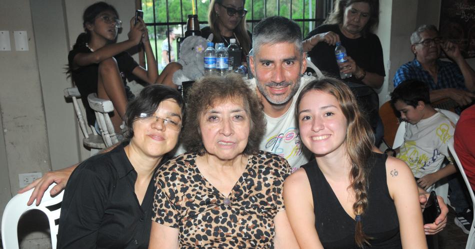 UNA PENtildeA SOLIDARIA ABRAZOacute A NATALIA LAINI