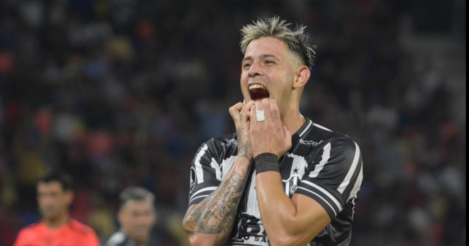 FASTIDIO El gesto de Leo Heredia lo dice todo Central Córdoba mereció mucho ms ante Liga de Quito