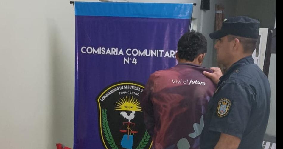 Hurtó bienes de una parrillada y amenazó a los policías con un cuchillo