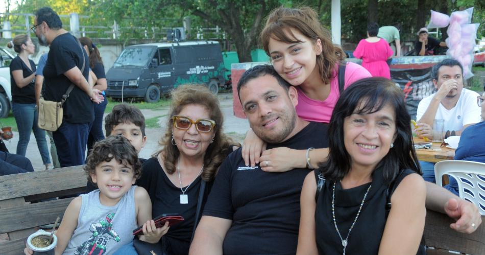 UNA PENtildeA SOLIDARIA ABRAZOacute A NATALIA LAINI