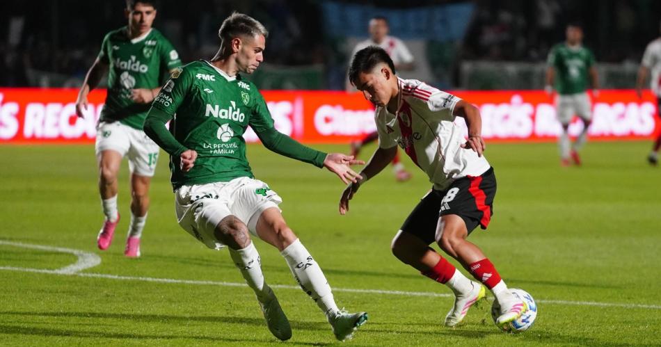 River empatoacute con Sarmiento pero casi lo pierde- lo salvoacute Armani