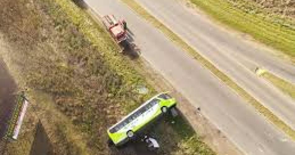 Tragedia- al menos cinco muertos y 29 heridos tras el vuelco de un colectivo