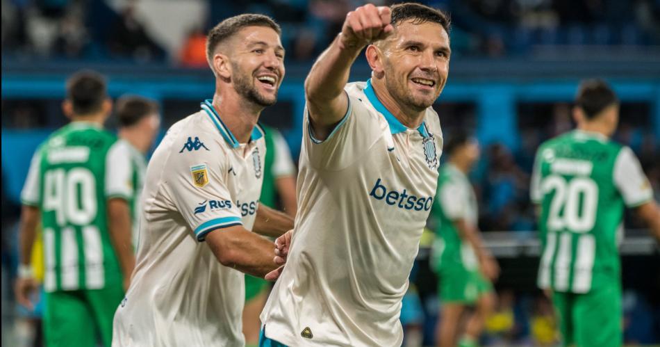 Racing goleó a Banfield y mantiene la ilusión de clasificar a la siguiente ronda