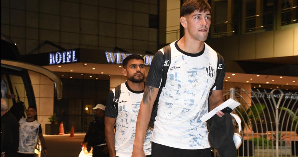 ARRIBO La delegación de Central Córdoba viajó ayer por la tarde y llegó casi a la noche de Río de Janeiro previa escala en Puerto Iguaz�