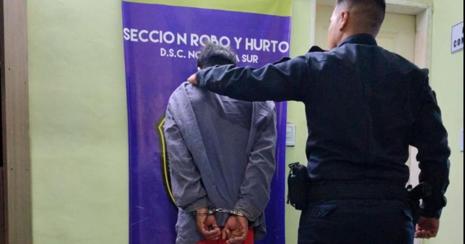 Durante el allanamiento se incautaron una garrafa y dos cabezales móviles de luces (Foto- Policía de Santiago del Estero)