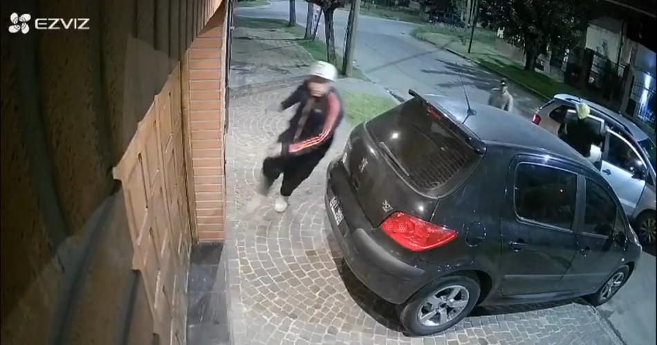 TERRIBLE VIDEO una familia se salvoacute de un atraco de delincuentes por un segundo