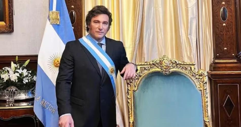 Javier Milei junto al sillón presidencial en la Casa Rosada Desde Casa Rosa admitieron que se viene meses de alta inflación