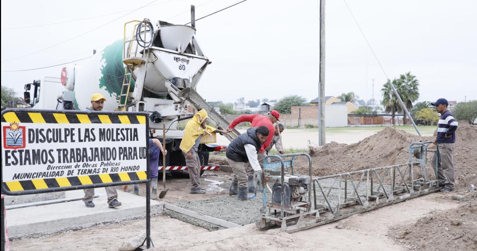 Avanzan las tareas de pavimentacioacuten en el barrio Herrera El Alto