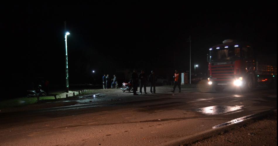 Despiertan a camionero con revoacutelver en la cabeza y le roban 1500000