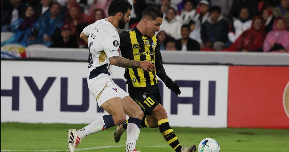 ECUADOR CON UN DOBLETE DEL DELANTERO PARAGUAYO ALEX ARCE