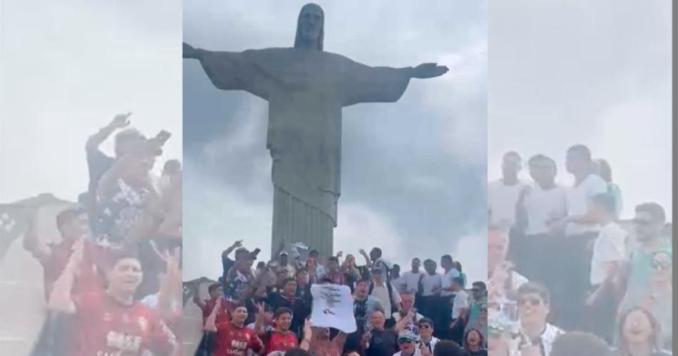 Los hinchas el pie del Cristo Redentor en Río de Janeiro