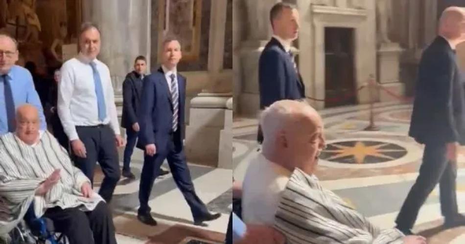 VIDEO La inesperada aparicioacuten del Papa Francisco- con poncho y camiseta