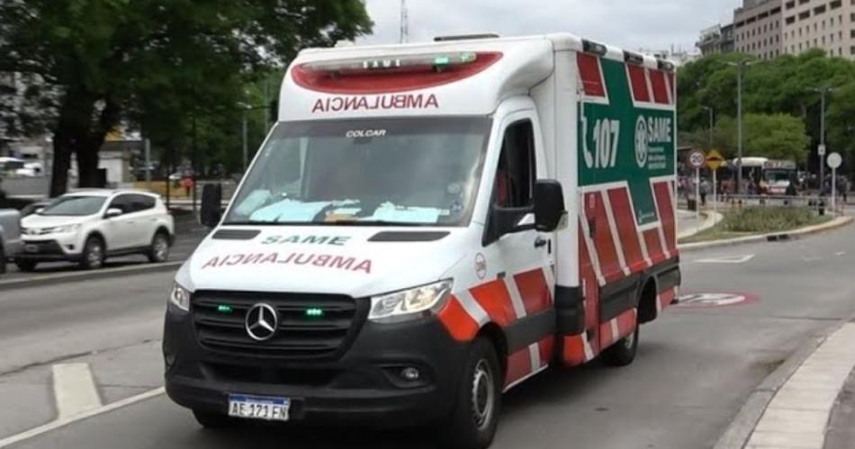 Una ambulancia llegó al lugar para asistir a la víctima