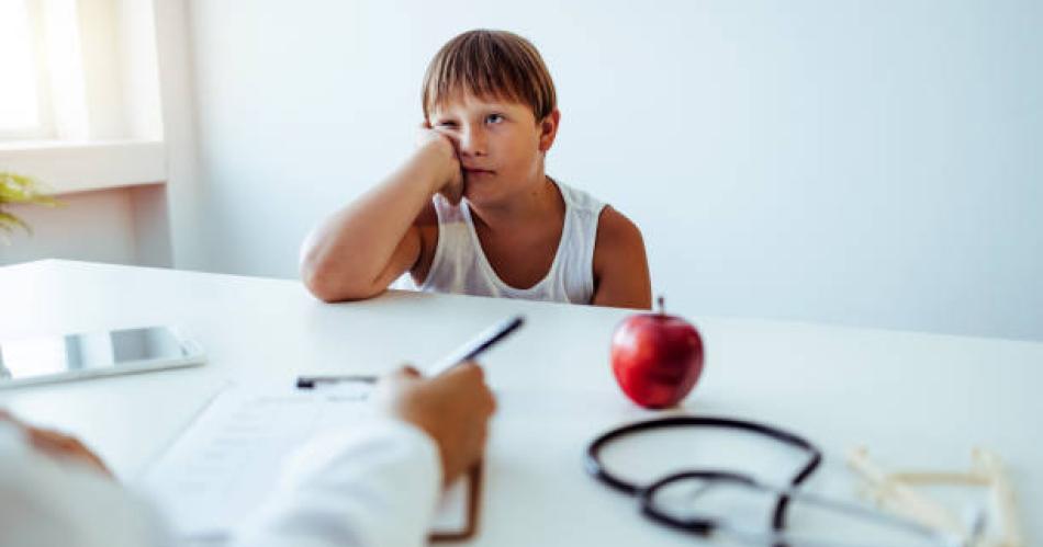 ADVERTENCIA Sugieren a los padres controlar la alimentación de los hijos desde su nacimiento