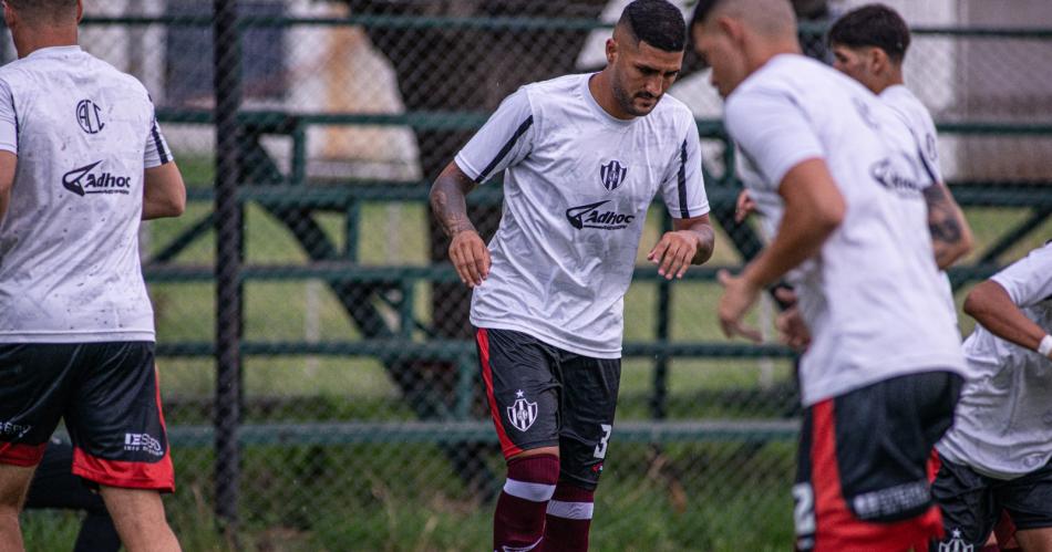 REGRESO Jonathan Galv�n ya cumplió con las tres fechas de suspensión (fue expulsado ante Boca) y podría ser titular el lunes en Central ante Hurac�n