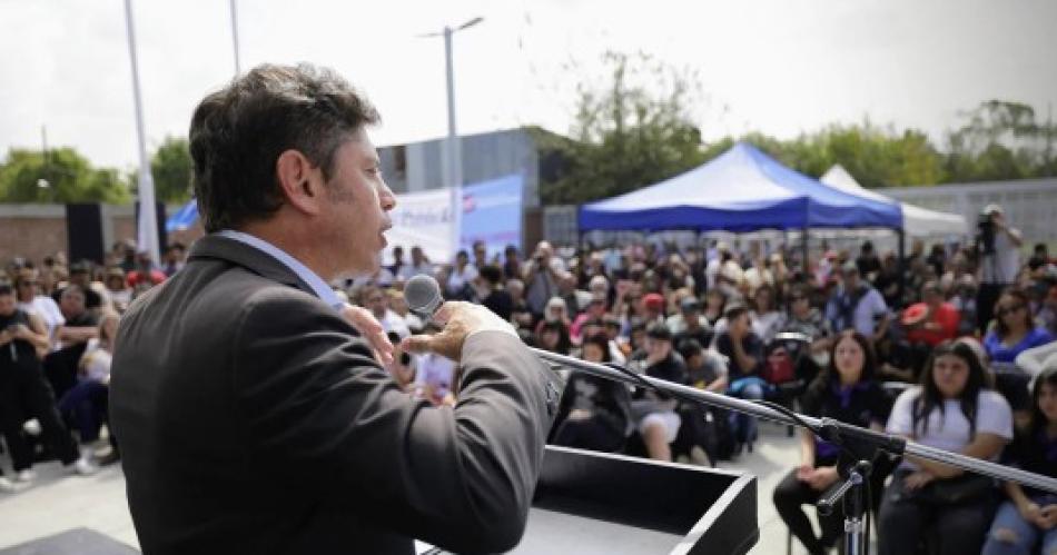 Axel Kicillof contra Javier Milei - celebra m�s deuda ajuste y sumisión al FMI