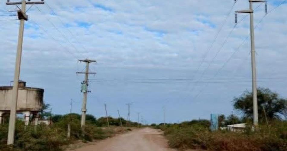 Obra de electrificacioacuten rural generoacute beneplaacutecito en Taboada y JF Ibarra