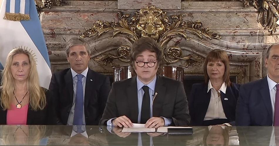 Denuncian a Javier Milei y Luis Caputo por malversacioacuten de fondos puacuteblicos