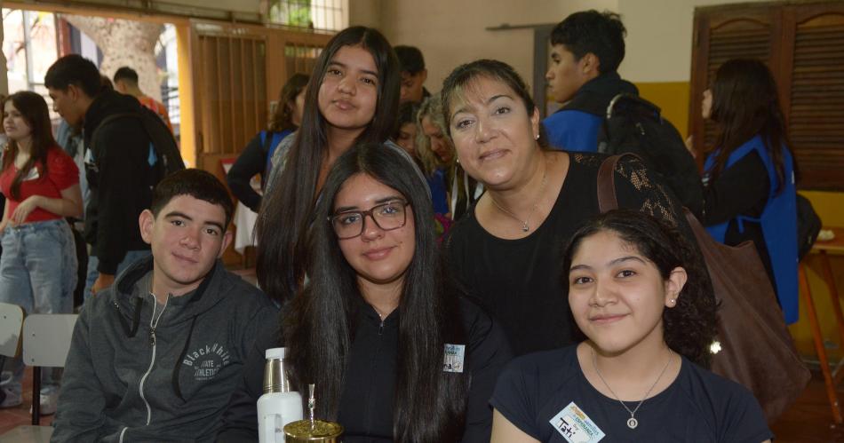 ENCUENTRO DE JOacuteVENES EN EL COLEGIO FRANCISCANAS