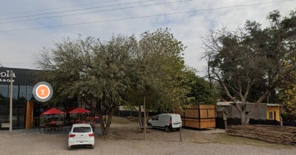 RUTA NACIONAL 9 El vehículo estaba con todas las medidas de seguridad en el sector lateral del comercio